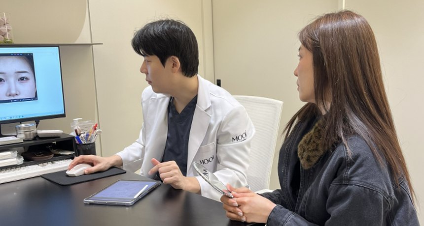 Double Eyelid Surgery at MOOi Plastic Surgery Clinic